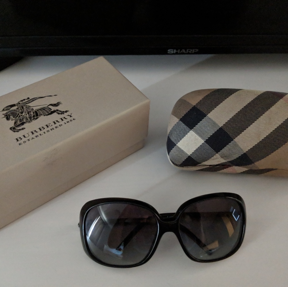 Black Burberry B-4068 Sunglasses